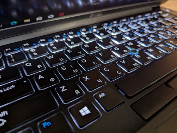 Ультрабук Dell Latitude 7490 / 14" (1920x1080) IPS Touch / Intel Core i7-8650U (4 (8) ядра по 1.9 - 4.2 GHz) / 16 GB DDR4 / 480 GB SSD / Intel UHD Graphics 620 / WebCam / TouchID / Windows 10 - Зображення 6