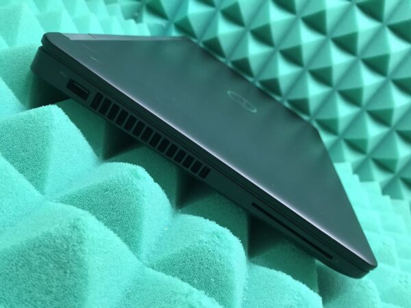Ультрабук Dell Latitude E5470 / 14" (1366x768) TN / Intel Core i5-6300U (2 (4) ядра по 2.4 - 3.0 GHz) / 8 GB DDR4 / 180 GB SSD / Intel HD Graphics 520 / WebCam / USB 3.0 / HDMI / Windows 10 ліцензія - Зображення 7