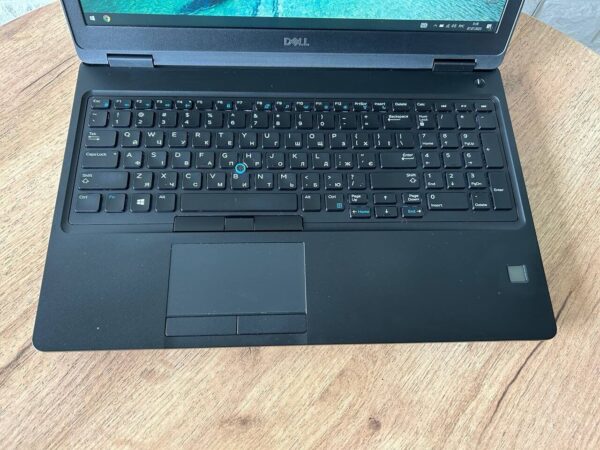 Ультрабук Dell Latitude E5590 / 15.6" (1366x768) TN / Intel Core i5-7300U (2 (4) ядра по 2.6 - 3.5 GHz) / 8 GB DDR4 / 250 GB SSD / Intel HD Graphics 620 / WebCam / HDMI - Зображення 3