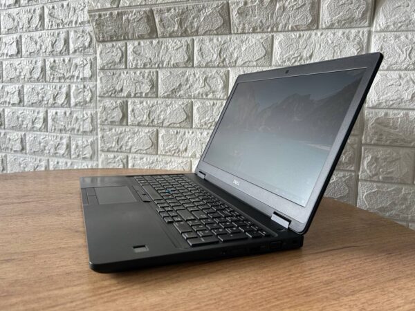 Ультрабук Dell Latitude E5590 / 15.6" (1366x768) TN / Intel Core i5-7300U (2 (4) ядра по 2.6 - 3.5 GHz) / 8 GB DDR4 / 250 GB SSD / Intel HD Graphics 620 / WebCam / HDMI - Зображення 5