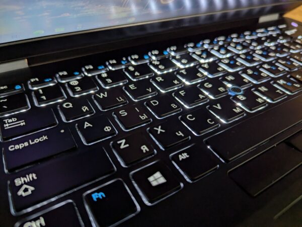 Ультрабук Dell Latitude E7470 / 14" (1366x768) TN / Intel Core i7-6600U (2 (4) ядра по 2.6 - 3.4 GHz) / 8 GB DDR4 / 256 GB SSD / Intel HD Graphics 520 / WebCam / Fingerprint / Windows 10 - Зображення 6