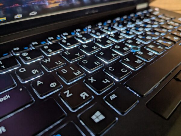 Ультрабук Dell Latitude E7470 / 14" (1920x1080) IPS / Intel Core i5-6300U (2 (4) ядра по 2.4 - 3.0 GHz) / 8 GB DDR4 / 256 GB SSD / Intel HD Graphics 520 / HDMI / WebCam / Windows 10 - Зображення 6