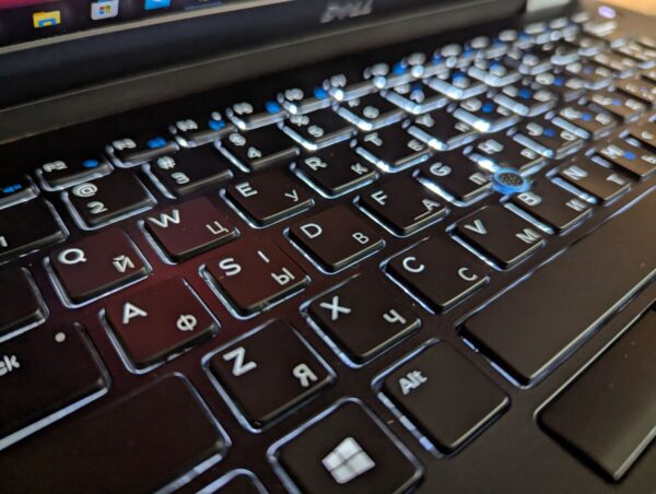 Ультрабук Dell Latitude E7470 / 14" (1920x1080) IPS / Intel Core i7-6600U (2 (4) ядра по 2.6 - 3.4 GHz) / 8 GB DDR4 / 256 GB SSD / Intel HD Graphics 520 / WebCam / Windows 10 - Зображення 6
