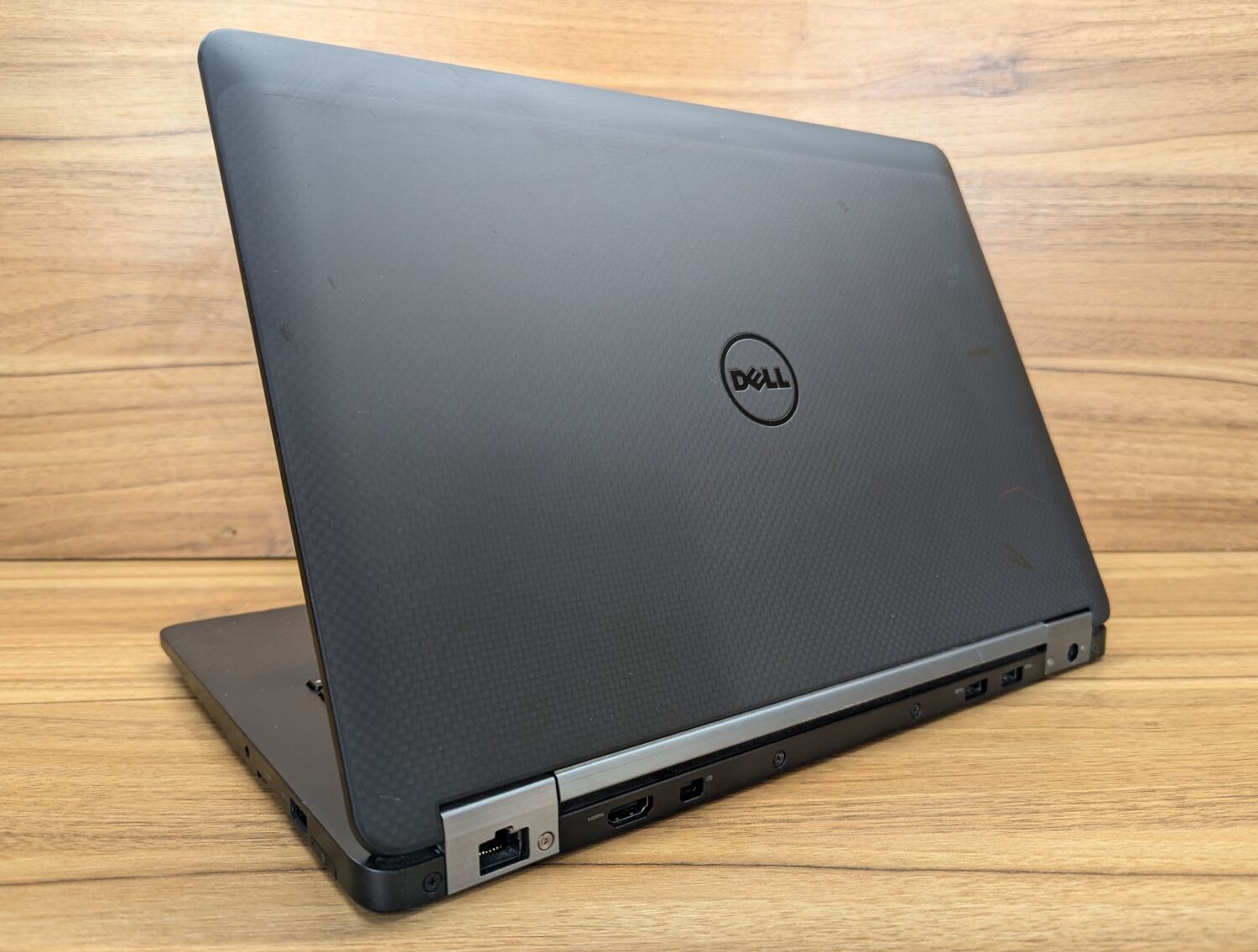 Ультрабук Dell Latitude E7470 / 14" (2560x1440) IPS Touch / Intel Core i5-6300U (2 (4) ядра по 2.4 - 3.0 GHz) / 8 GB DDR4 / 240 GB SSD / Intel HD Graphics 520 / WebCam / Windows 10 - Зображення 7