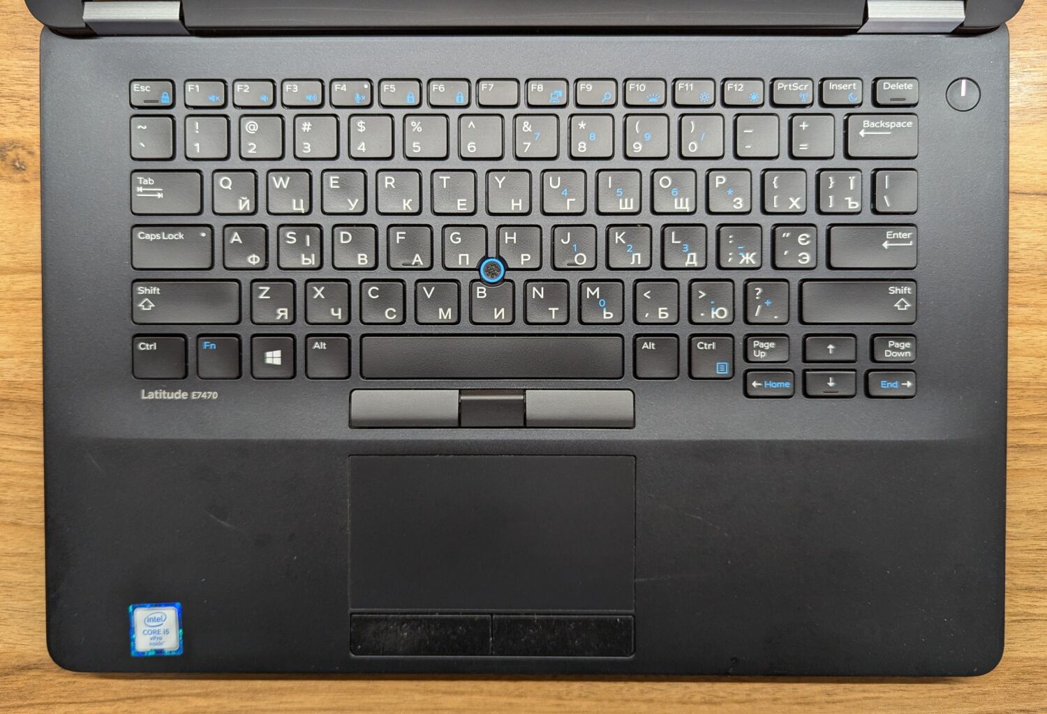 Ультрабук Dell Latitude E7470 / 14" (2560x1440) IPS Touch / Intel Core i5-6300U (2 (4) ядра по 2.4 - 3.0 GHz) / 8 GB DDR4 / 240 GB SSD / Intel HD Graphics 520 / WebCam / Windows 10 - Зображення 3