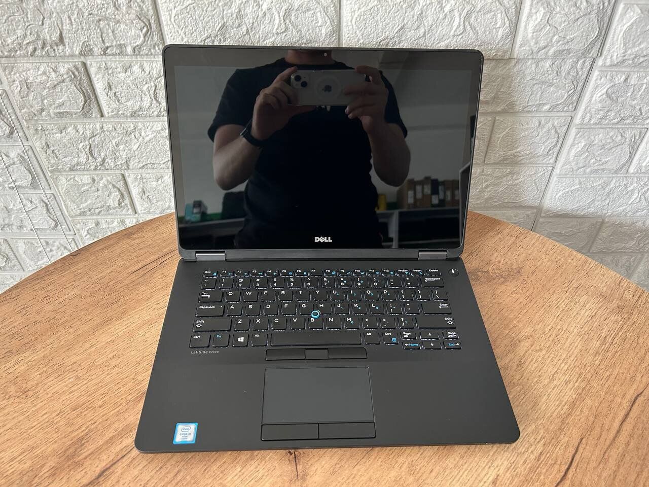 Ультрабук Dell Latitude E7470 / 14" (2560x1440) IPS Touch / Intel Core i5-6300U (2 (4) ядра по 2.4 - 3.0 GHz) / 8 GB DDR4 / 256 GB SSD / Intel HD Graphics 520 / WebCam - Зображення 7