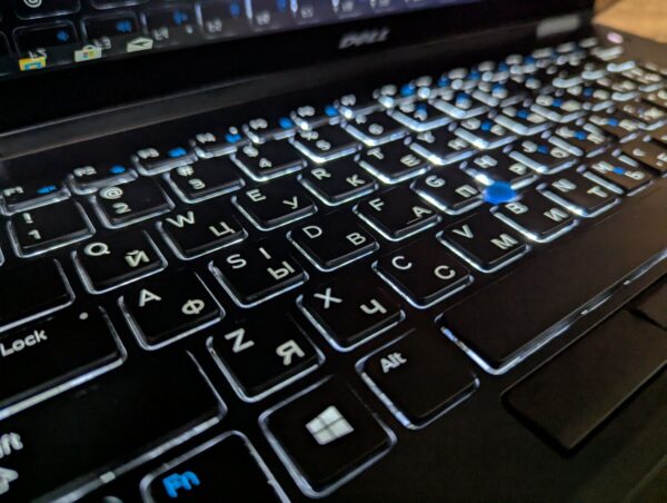 Ультрабук Dell Latitude E7470 / 14" (2560x1440) IPS Touch / Intel Core i5-6300U (2 (4) ядра по 2.4 - 3.0 GHz) / 8 GB DDR4 / 256 GB SSD / Intel HD Graphics 520 / WebCam / Windows 10 - Зображення 6