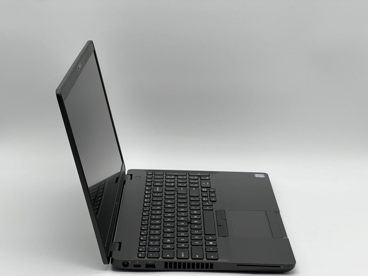 Ультрабук Dell Precision 3540 / 15.6" (1920x1080) IPS / Intel Core i5-8365U (4 (8) ядра по 1.6 - 4.1 GHz) / 8 GB DDR4 / 240 GB SSD / Intel UHD Graphics / WebCam - Зображення 3