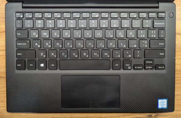 Ультрабук Dell XPS 13 9350 / 13.3" (1920x1080) IPS / Intel Core i5-6200U (2 (4) ядра по 2.3 - 2.8 GHz) / 8 GB DDR3 / 256 GB SSD / Intel HD Graphics 520 / Windows 10 - Зображення 3