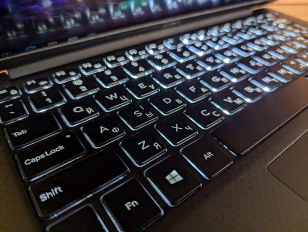 Ультрабук Dell XPS 13 9350 / 13.3" (1920x1080) IPS / Intel Core i5-6200U (2 (4) ядра по 2.3 - 2.8 GHz) / 8 GB DDR3 / 256 GB SSD / Intel HD Graphics 520 / Windows 10 - Зображення 6