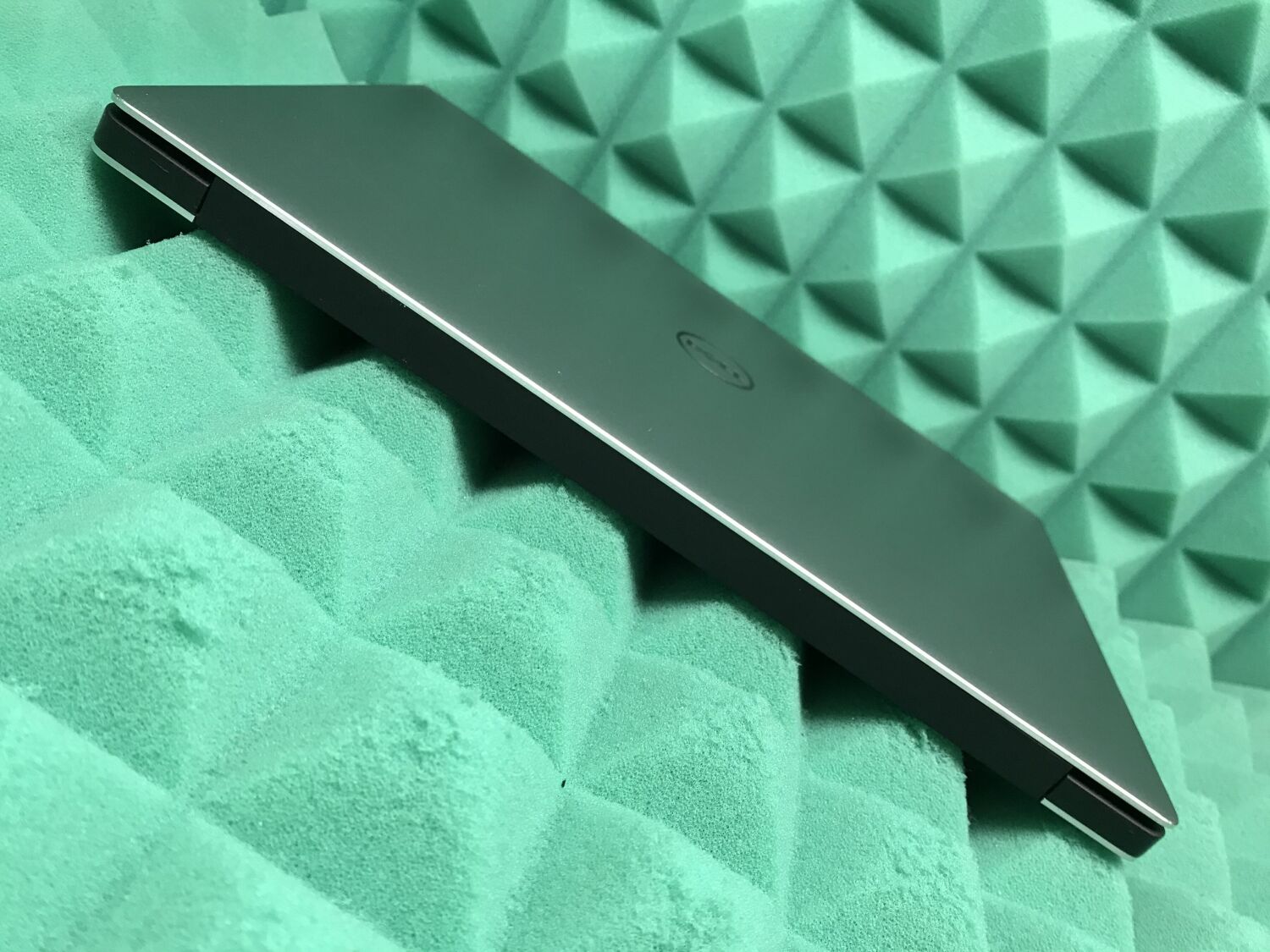 Ультрабук Dell XPS 13 9360 / 13.3" (1920x1080) IPS / Intel Core i5-7200U (2 (4) ядра по 2.5 - 3.1 GHz) / 4 GB DDR3 / 240 GB SSD M.2 / Intel HD Graphics 620 / WebCam / Fingerprint / Windows 10 ліцензія - Зображення 9