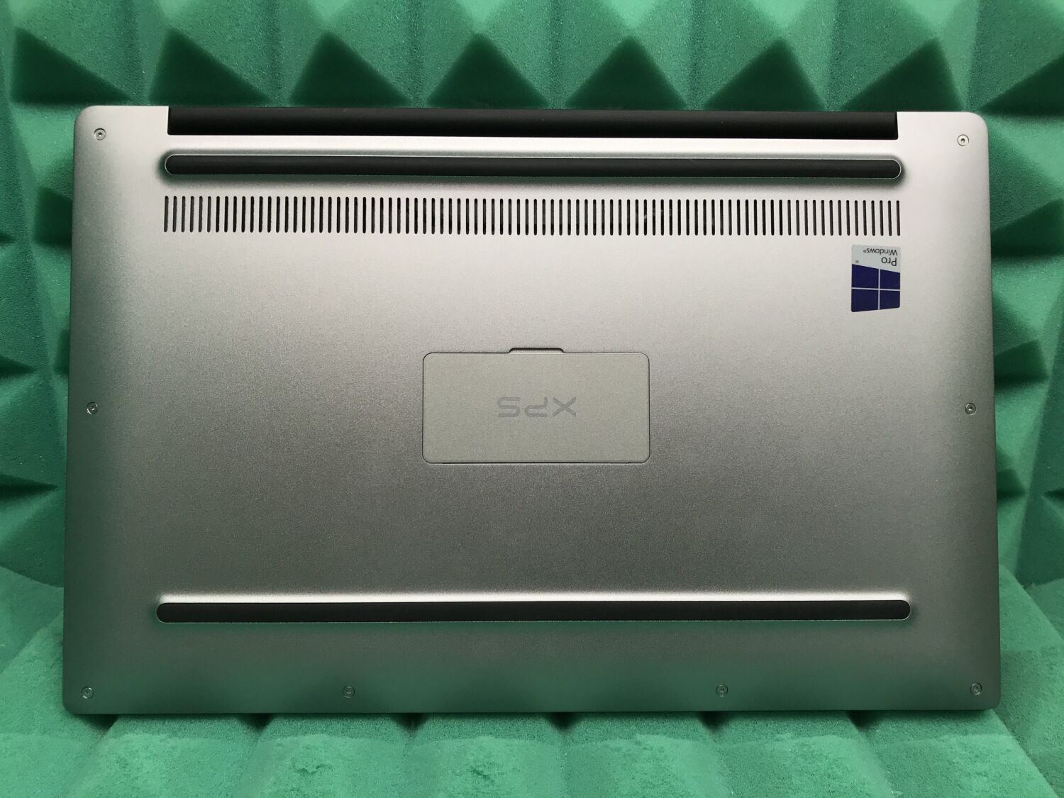 Ультрабук Dell XPS 13 9360 / 13.3" (1920x1080) IPS / Intel Core i5-7200U (2 (4) ядра по 2.5 - 3.1 GHz) / 4 GB DDR3 / 240 GB SSD M.2 / Intel HD Graphics 620 / WebCam / Fingerprint / Windows 10 ліцензія - Зображення 6