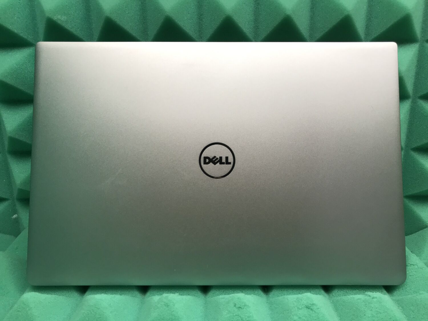 Ультрабук Dell XPS 13 9360 / 13.3" (1920x1080) IPS / Intel Core i5-7200U (2 (4) ядра по 2.5 - 3.1 GHz) / 4 GB DDR3 / 240 GB SSD M.2 / Intel HD Graphics 620 / WebCam / Fingerprint / Windows 10 ліцензія - Зображення 5