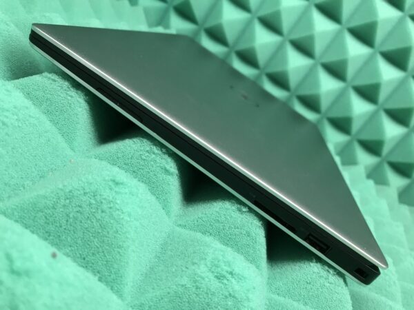 Ультрабук Dell XPS 13 9360 / 13.3" (1920x1080) IPS / Intel Core i5-7200U (2 (4) ядра по 2.5 - 3.1 GHz) / 4 GB DDR3 / 240 GB SSD M.2 / Intel HD Graphics 620 / WebCam / Fingerprint / Windows 10 ліцензія - Зображення 8