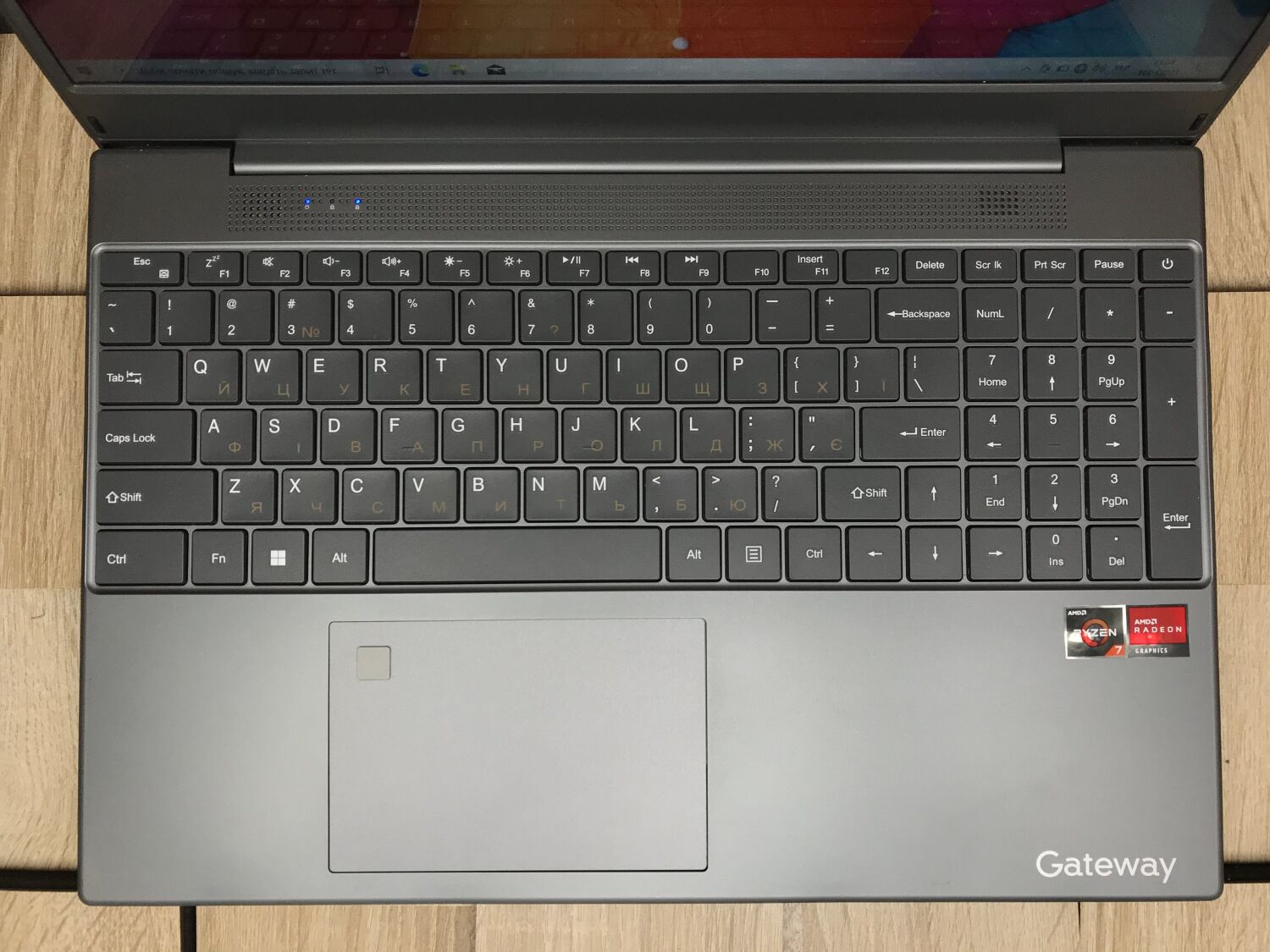 Ультрабук Gatewey GWNR 71539-BK / 15.6" (1920x1080) IPS / AMD Ryzen 7 3700U (4 (8) ядра по 2.3 - 4.0 GHz) / 16 GB DDR4 / 256 GB SSD / AMD Radeon RX Vega 10 Graphics / WebCam - Зображення 3