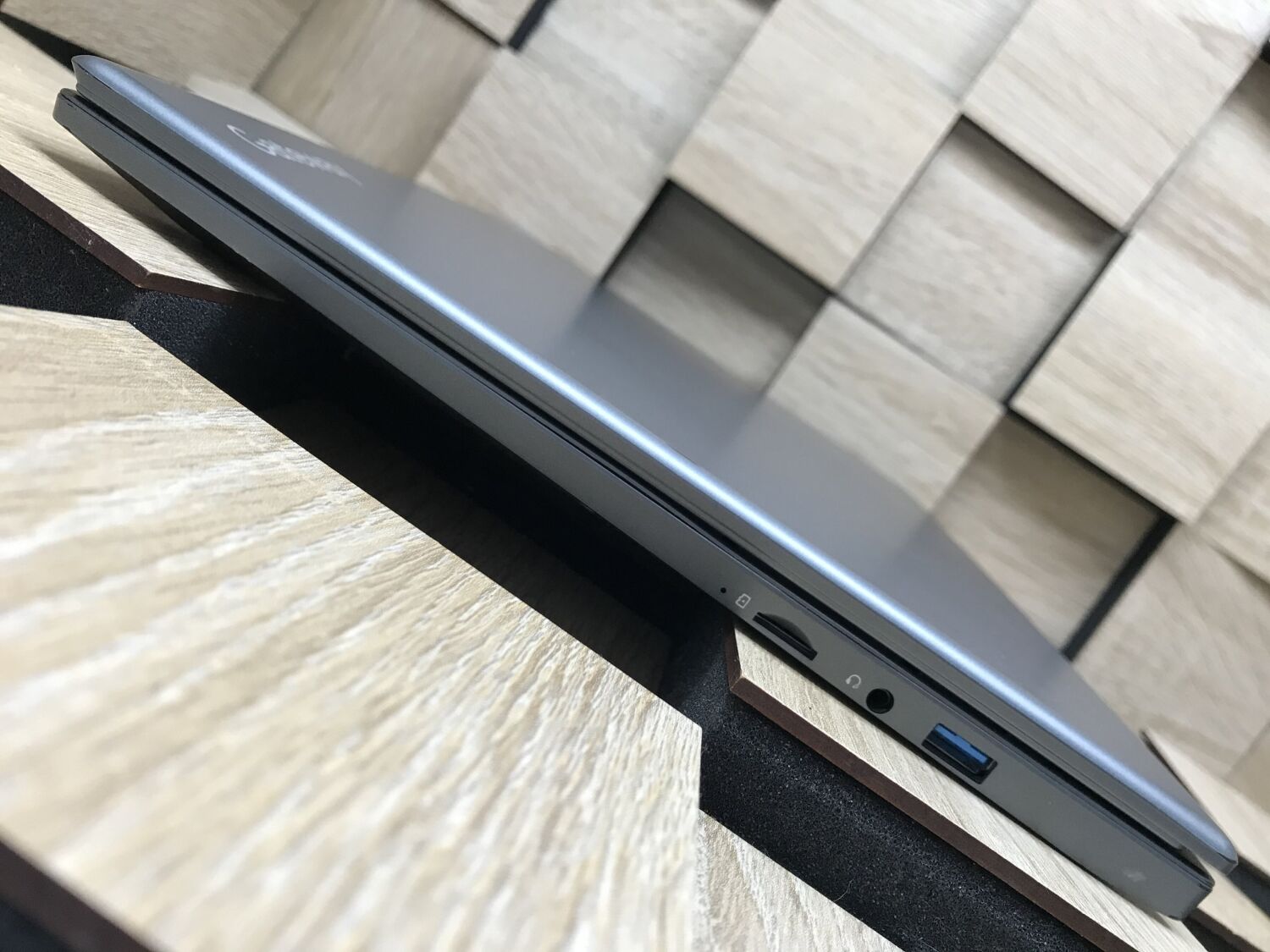 Ультрабук Gatewey GWNR 71539-BK / 15.6" (1920x1080) IPS / AMD Ryzen 7 3700U (4 (8) ядра по 2.3 - 4.0 GHz) / 16 GB DDR4 / 256 GB SSD / AMD Radeon RX Vega 10 Graphics / WebCam - Зображення 5