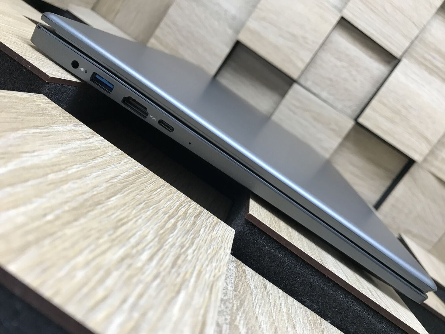 Ультрабук Gatewey GWNR 71539-BK / 15.6" (1920x1080) IPS / AMD Ryzen 7 3700U (4 (8) ядра по 2.3 - 4.0 GHz) / 16 GB DDR4 / 256 GB SSD / AMD Radeon RX Vega 10 Graphics / WebCam - Зображення 4