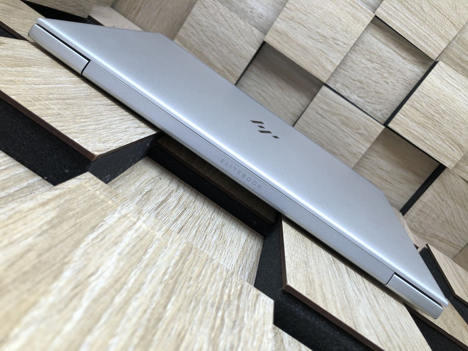 Ультрабук HP Elitebook 745 G5 / 14" (1920x1080) IPS / AMD Ryzen 7 Pro 2700U (4 (8) ядра по 2.2 - 3.8 GHz) / 8 GB DDR4 / 256 GB SSD M.2 / AMD Radeon Vega 10 Graphics / WebCam / Fingerprint / HDMI - Зображення 7