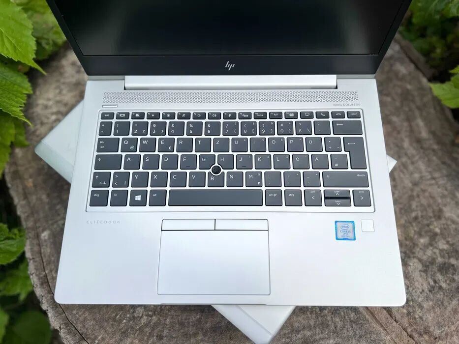 Ультрабук HP EliteBook 830 G6 / 13.3" (1920x1080) IPS / Intel Core i5-8365U (4 (8) ядра по 1.6 - 4.1 GHz) / 16 GB DDR4 / 256 GB SSD / Intel UHD Graphics 630 / WebCam - Зображення 4
