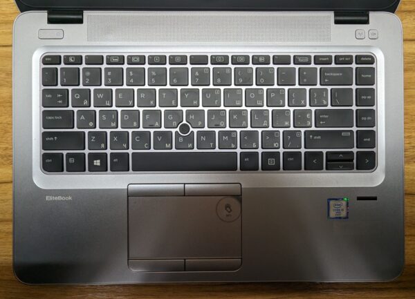 Ультрабук HP EliteBook 840 G3 / 14" (1366x768) TN / Intel Core i5-6300U (2 (4) ядра по 2.4 - 3.0 GHz) / 8 GB DDR4 / 240 GB SSD / Intel HD Graphics 520 / WebCam / Fingerprint / Windows 10 - Зображення 3