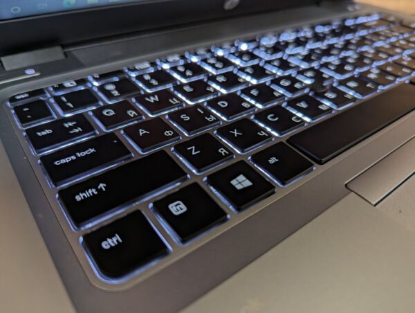 Ультрабук HP EliteBook 840 G3 / 14" (1366x768) TN / Intel Core i5-6300U (2 (4) ядра по 2.4 - 3.0 GHz) / 8 GB DDR4 / 240 GB SSD / Intel HD Graphics 520 / WebCam / Fingerprint / Windows 10 - Зображення 6