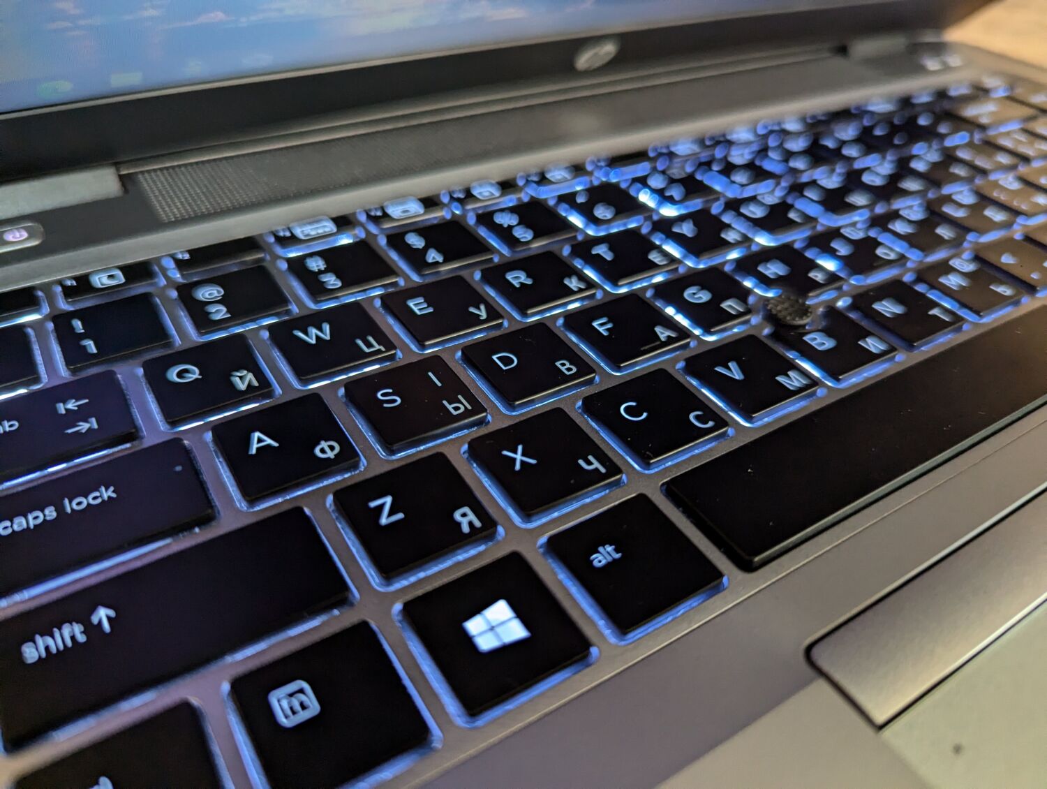 Ультрабук HP EliteBook 840 G3 / 14" (1366x768) TN / Intel Core i5-6300U (2 (4) ядра по 2.4 - 3.0 GHz) / 8 GB DDR4 / 256 GB SSD / Intel HD Graphics 520 / WebCam / Fingerprint / Windows 10 - Зображення 6