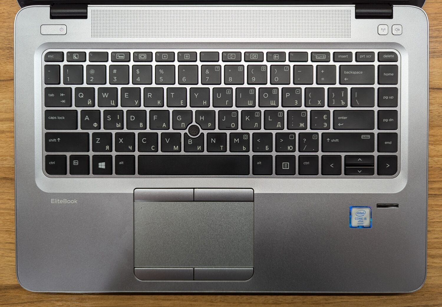 Ультрабук HP EliteBook 840 G3 / 14" (1366x768) TN / Intel Core i5-6300U (2 (4) ядра по 2.4 - 3.0 GHz) / 8 GB DDR4 / 256 GB SSD / Intel HD Graphics 520 / WebCam / Fingerprint / Windows 10 - Зображення 3