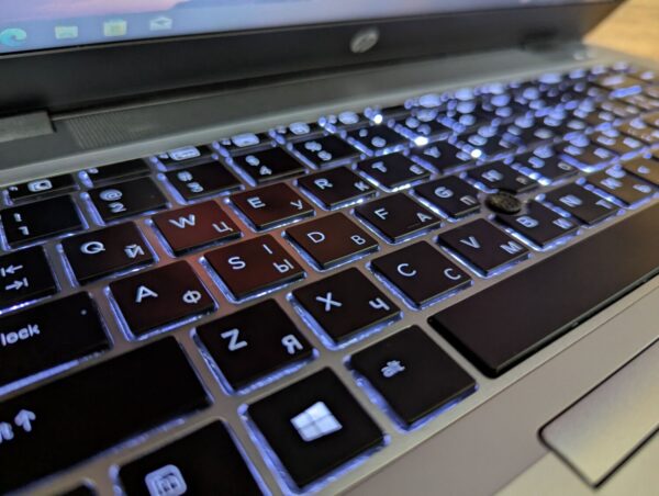 Ультрабук HP EliteBook 840 G3 / 14" (1920x1080) IPS / Intel Core i7-6600U (2 (4) ядра по 2.6 - 3.4 GHz) / 8 GB DDR4 / 240 GB SSD / Intel HD Graphics 520 / TouchID / HDMI / Windows 10 - Зображення 6
