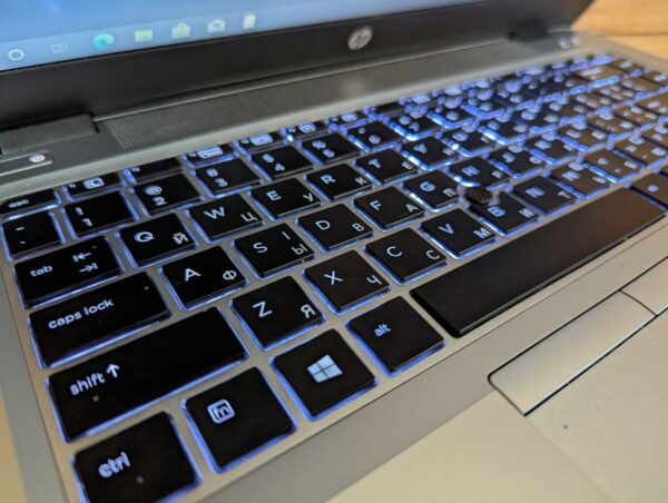 Ультрабук HP EliteBook 840 G4 / 14" (1920x1080) IPS / Intel Core i5-7300U (2 (4) ядра по 2.6 - 3.5 GHz) / 8 GB DDR4 / 240 GB SSD / Intel HD Graphics 620 / WebCam / TouchID / Windows 10 - Зображення 6
