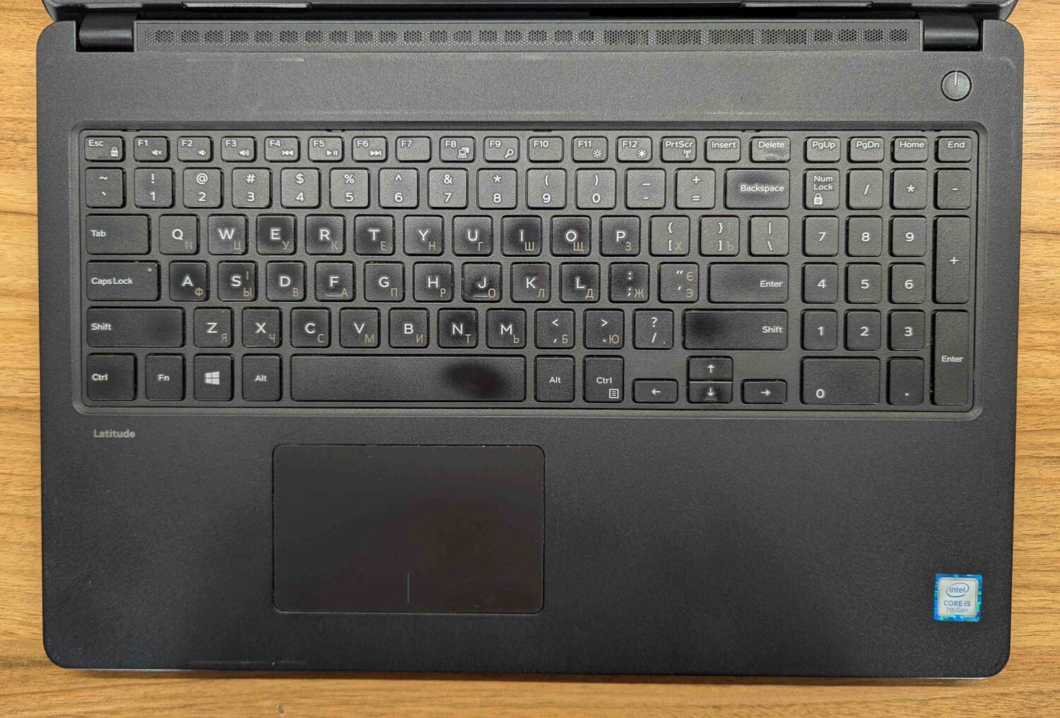 Ноутбук Dell Latitude 3580 / 15.6" (1366x768) TN / Intel Core i5-7200U (2 (4) ядра по 2.5 - 3.1 GHz) / 8 GB DDR4 / 256 GB SSD / Intel HD Graphics 620 / WebCam / Windows 10 - Зображення 3