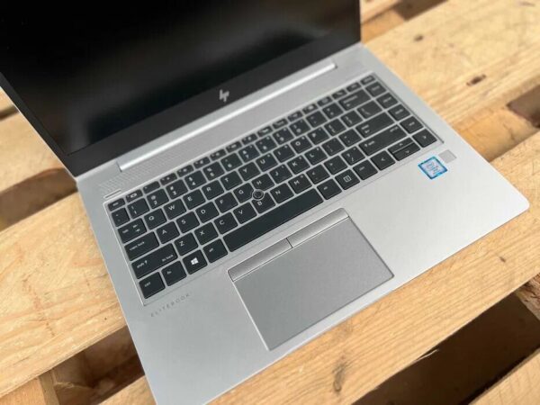 Ультрабук HP EliteBook 840 G5 / 14" (1920x1080) IPS / Intel Core i5-8265U (4 (8) ядра по 1.6 - 3.9 GHz) / 8 GB DDR4 / 256 GB SSD M.2 / Intel UHD Graphics 620 / WebCam - Зображення 3