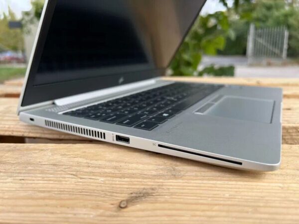 Ультрабук HP EliteBook 840 G5 / 14" (1920x1080) IPS / Intel Core i5-8265U (4 (8) ядра по 1.6 - 3.9 GHz) / 8 GB DDR4 / 256 GB SSD M.2 / Intel UHD Graphics 620 / WebCam - Зображення 4