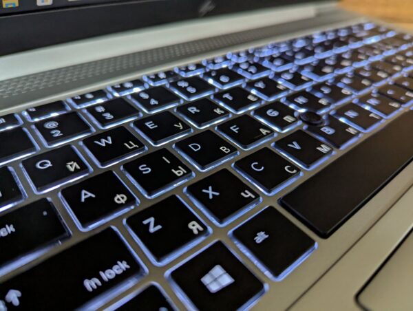 Ультрабук HP EliteBook 840 G6 / 14" (1920x1080) IPS / Intel Core i5-8365U (4 (8) ядра по 1.6 - 4.1 GHz) / 16 GB DDR4 / 480 GB SSD / Intel UHD Graphics 620 / WebCam / Fingerprint / Windows 10 - Зображення 6
