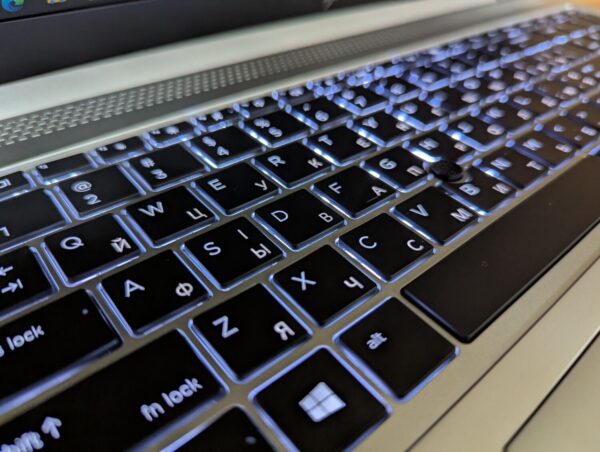 Ультрабук HP EliteBook 850 G6 / 15.6" (1920x1080) IPS / Intel Core i7-8565U (4 (8) ядра по 1.8 - 4.6 GHz) / 16 GB DDR4 / 480 GB SSD / Intel UHD Graphics / WebCam / Fingerprint / Windows 10 - Зображення 6