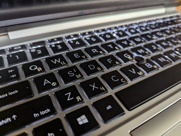 Ультрабук HP EliteBook 840 G7 / 14" (1920x1080) IPS / Intel Core i7-10610U (4 (8) ядра по 1.8 - 4.9 GHz) / 16 GB DDR4 / 480 GB SSD / Intel UHD Graphics / WebCam / Fingerprint / Windows 10 - Зображення 6