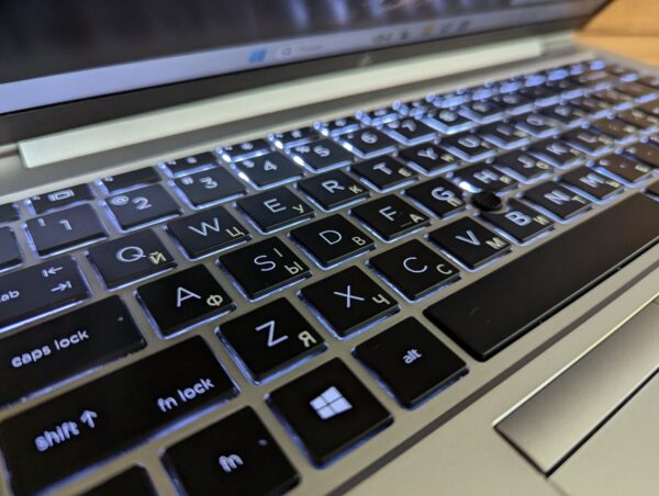 Ультрабук HP EliteBook 840 G7 / 14" (1920x1080) IPS / Intel Core i7-10610U (4 (8) ядра по 1.8 - 4.9 GHz) / 16 GB DDR4 / 512 GB SSD / Intel UHD Graphics / WebCam / Fingerprint / Windows 10 - Зображення 6