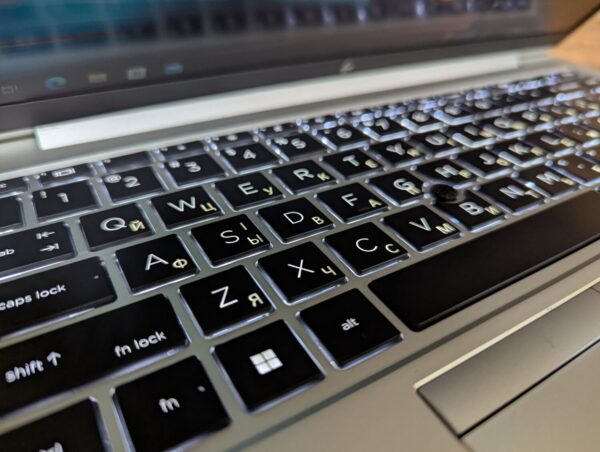 Ультрабук HP EliteBook 840 G8 / 14" (1920x1080) IPS / Intel Core i5-1145G7 (4 (8) ядра по 2.6 - 4.4 GHz) / 16 GB DDR4 / 512 GB SSD / Intel Iris Xe Graphics / WebCam / TouchID / Windows 10 - Зображення 6