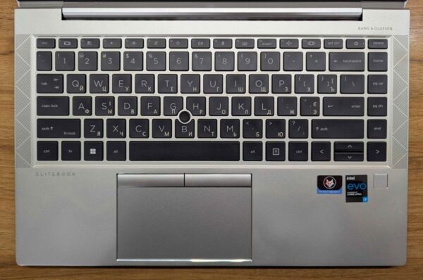 Ультрабук HP EliteBook 840 G8 / 14" (1920x1080) IPS / Intel Core i7-1185G7 (4 (8) ядра по 3.0 - 4.8 GHz) / 16 GB DDR4 / 480 GB SSD / Intel Iris Xe Graphics / WebCam / TouchID / Windows 10 - Зображення 3