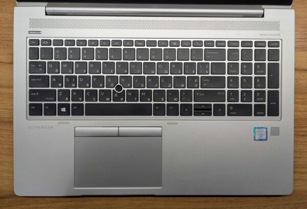 Ультрабук HP EliteBook 850 G5 / 15.6" (1920x1080) IPS / Intel Core i7-7600U (2 (4) ядра по 2.8 - 3.9 GHz) / 16 GB DDR4 / 512 GB SSD / Intel HD Graphics 620 / HDMI / WebCam / Windows 10 - Зображення 3