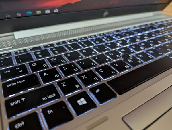 Ультрабук HP EliteBook 850 G5 / 15.6" (1920x1080) IPS / Intel Core i7-7600U (2 (4) ядра по 2.8 - 3.9 GHz) / 16 GB DDR4 / 512 GB SSD / Intel HD Graphics 620 / HDMI / WebCam / Windows 10 - Зображення 6