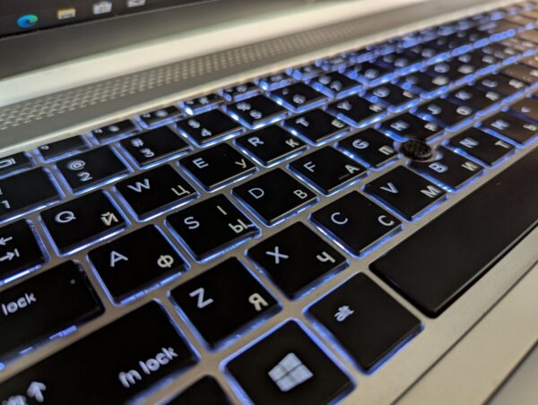Ультрабук HP EliteBook 850 G5 / 15.6" (1920x1080) IPS / Intel Core i7-8650U (4 (8) ядра по 1.9 - 4.2 GHz) / 16 GB DDR4 / 480 GB SSD / Intel UHD Graphics 620 / WebCam / Windows 10 - Зображення 6