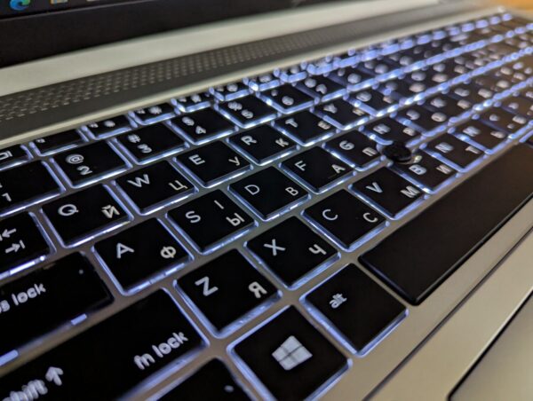 Ультрабук HP EliteBook 850 G6 / 15.6" (1920x1080) IPS / Intel Core i5-8365U (4 (8) ядра по 1.6 - 4.1 GHz) / 16 GB DDR4 / 480 GB SSD / Intel UHD Graphics / Fingerprint / WebCam / Windows 10 - Зображення 6