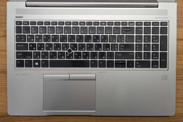 Ультрабук HP EliteBook 850 G6 / 15.6" (1920x1080) IPS / Intel Core i5-8365U (4 (8) ядра по 1.6 - 4.1 GHz) / 16 GB DDR4 / 480 GB SSD / Intel UHD Graphics / WebCam / Fingerprint / Windows 10 - Зображення 9