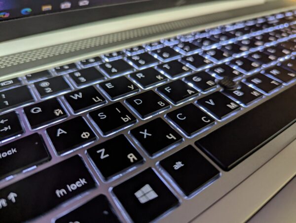 Ультрабук HP EliteBook 850 G6 / 15.6" (1920x1080) IPS / Intel Core i5-8365U (4 (8) ядра по 1.6 - 4.1 GHz) / 16 GB DDR4 / 480 GB SSD / Intel UHD Graphics / WebCam / Fingerprint / Windows 10 - Зображення 6