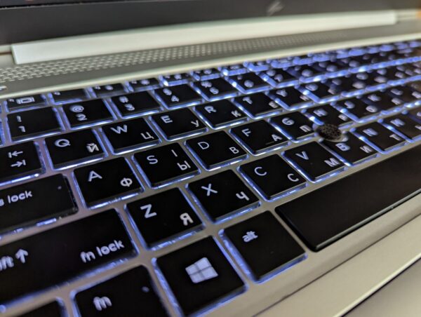 Ультрабук HP EliteBook 850 G6 / 15.6" (1920x1080) IPS / Intel Core i5-8365U (4 (8) ядра по 1.6 - 4.1 GHz) / 16 GB DDR4 / 480 GB SSD / Intel UHD Graphics / WebCam / Fingerprint / Windows 10 - Зображення 12