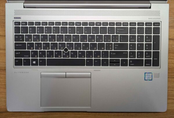 Ультрабук HP EliteBook 850 G6 / 15.6" (1920x1080) IPS / Intel Core i7-8565U (4 (8) ядра по 1.8 - 4.6 GHz) / 16 GB DDR4 / 480 GB SSD / Intel UHD Graphics / WebCam / TouchID / Windows 10 - Зображення 3