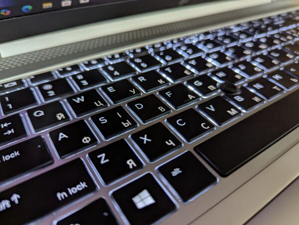 Ультрабук HP EliteBook 850 G6 / 15.6" (1920x1080) IPS / Intel Core i7-8565U (4 (8) ядра по 1.8 - 4.6 GHz) / 16 GB DDR4 / 480 GB SSD / Intel UHD Graphics / WebCam / TouchID / Windows 10 - Зображення 6