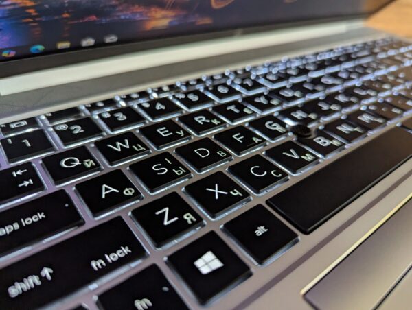 Ультрабук HP EliteBook 850 G7 / 15.6" (1920x1080) IPS / Intel Core i7-10610U (4 (8) ядра по 1.8 - 4.9 GHz) / 16 GB DDR4 / 480 GB SSD / Intel UHD Graphics / TouchID / WebCam / Windows 10 - Зображення 6