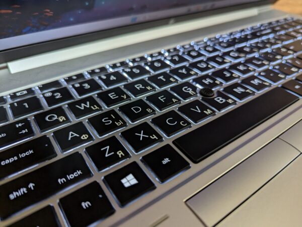 Ультрабук HP EliteBook 850 G7 / 15.6" (1920x1080) IPS / Intel Core i7-10610U (4 (8) ядра по 1.8 - 4.9 GHz) / 16 GB DDR4 / 480 GB SSD / Intel UHD Graphics / WebCam / TouchID / Windows 10 - Зображення 12
