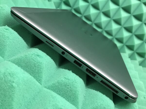 Ультрабук HP EliteBook Folio 1040 G1 / 14" (1600x900) TN / Intel Core i7-4600U (2 (4) ядра по 2.1 - 3.3 GHz) / 4 GB DDR3 / 256 GB SSD / Intel HD Graphics 4400 / WebCam / DisplayPort - Зображення 8
